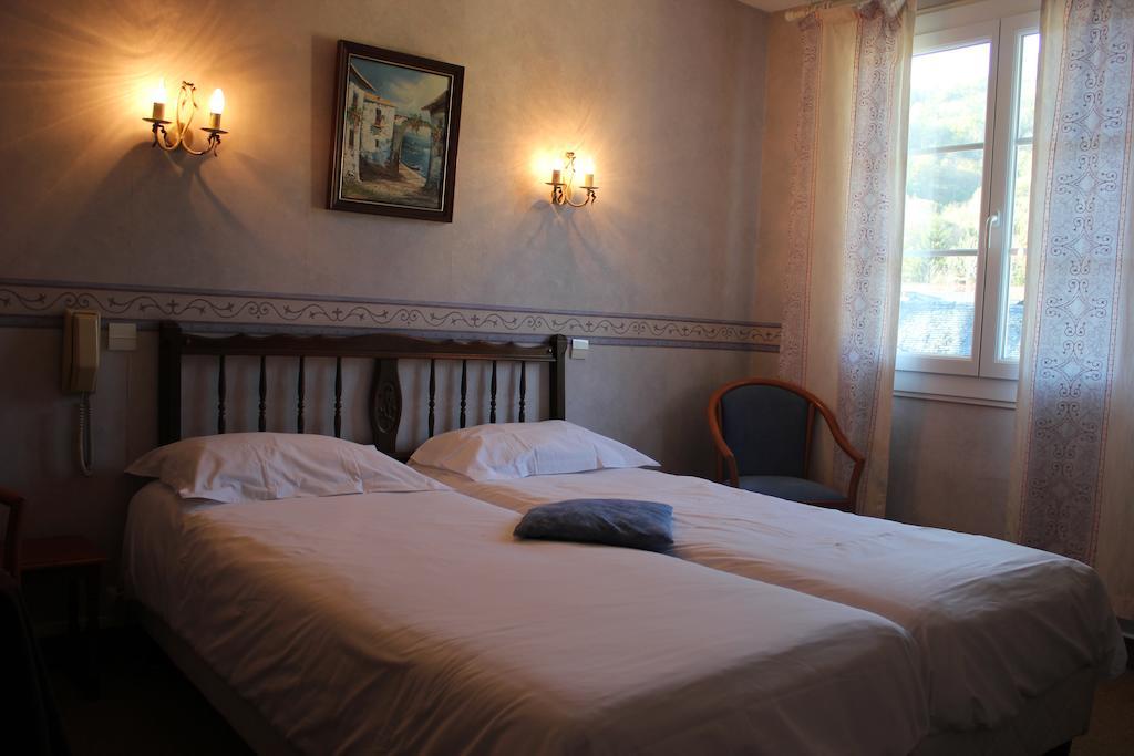 Logis Hotel Les Cimes Argeles-Gazost Bagian luar foto