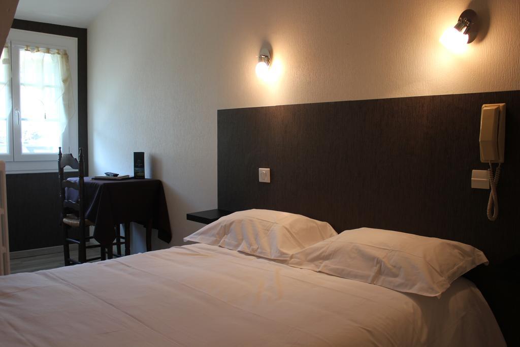 Logis Hotel Les Cimes Argeles-Gazost Ruang foto