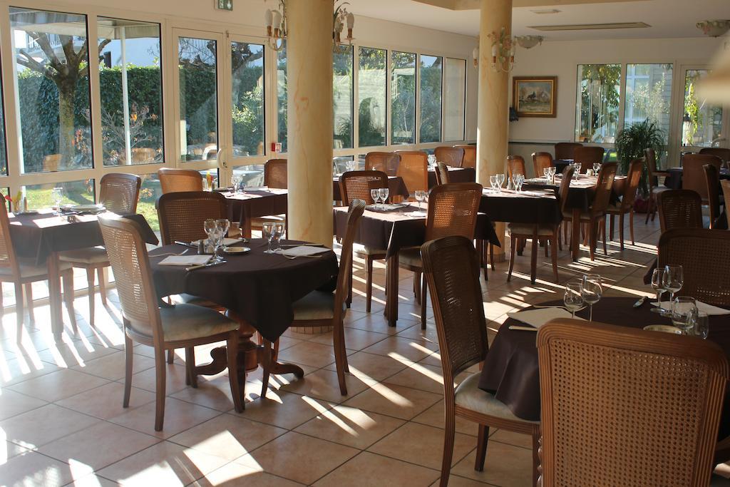 Logis Hotel Les Cimes Argeles-Gazost Bagian luar foto