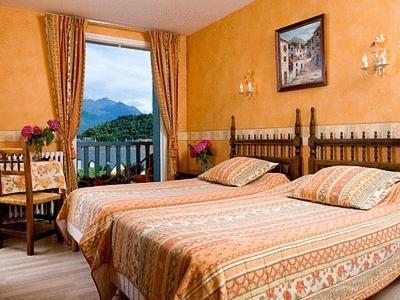 Logis Hotel Les Cimes Argeles-Gazost Bagian luar foto
