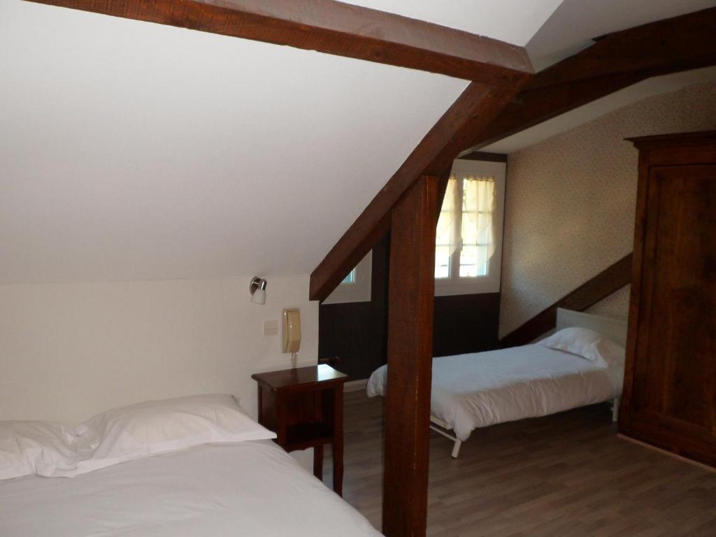 Logis Hotel Les Cimes Argeles-Gazost Ruang foto